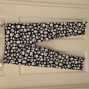 Onzie Flow Black and White Skull Print 3/4 Leggings Size XS